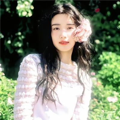 战火下的小花